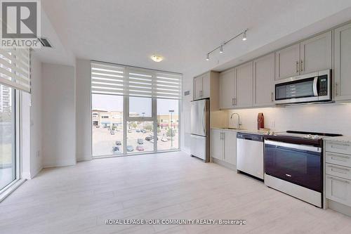 402 - 20 Gatineau Drive, Vaughan, ON - Indoor Photo Showing Kitchen