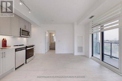 402 - 20 Gatineau Drive, Vaughan, ON - Indoor Photo Showing Kitchen