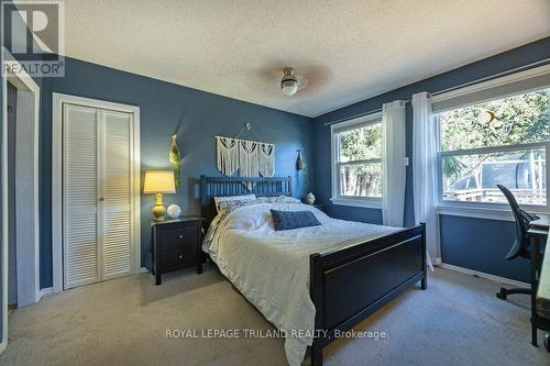 218 Sterling Street, London, ON - Indoor Photo Showing Bedroom