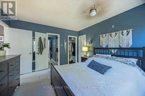 218 Sterling Street, London, ON - Indoor Photo Showing Bedroom