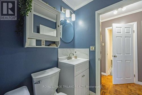 218 Sterling Street, London, ON - Indoor Photo Showing Bathroom