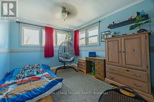 218 Sterling Street, London, ON - Indoor Photo Showing Bedroom