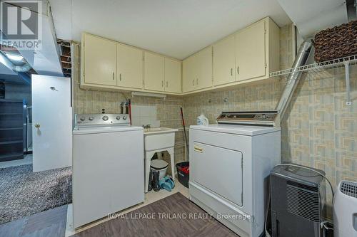 218 Sterling Street, London, ON - Indoor Photo Showing Laundry Room