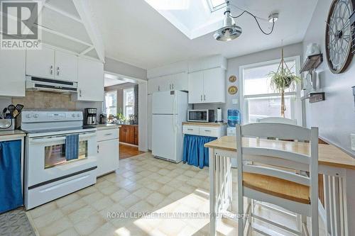 218 Sterling Street, London, ON - Indoor Photo Showing Kitchen