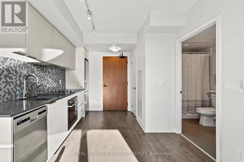 2809 - 2 Sonic Way, Toronto, ON - Indoor Photo Showing Kitchen With Upgraded Kitchen