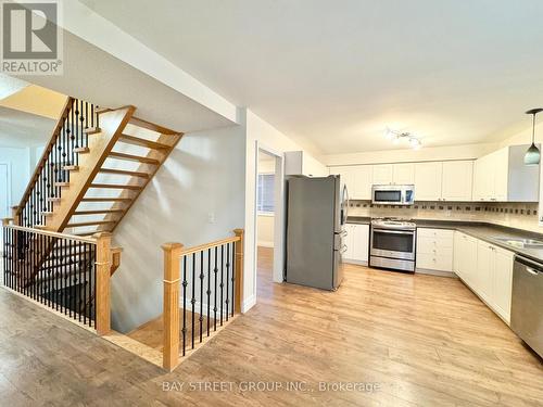 28 Shalom Way, Barrie, ON - Indoor Photo Showing Kitchen