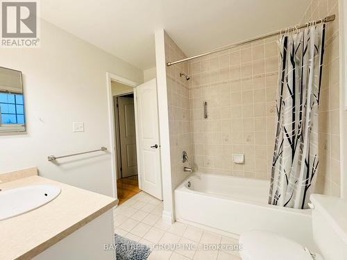 28 Shalom Way, Barrie, ON - Indoor Photo Showing Bathroom