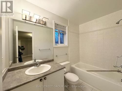 28 Shalom Way, Barrie, ON - Indoor Photo Showing Bathroom