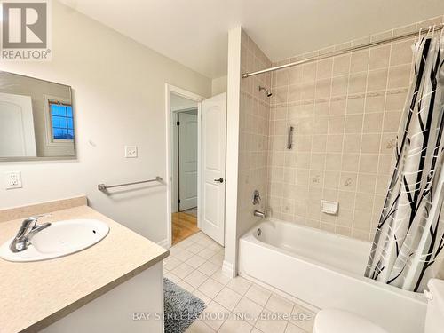 28 Shalom Way, Barrie, ON - Indoor Photo Showing Bathroom