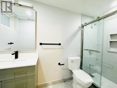 28 Shalom Way, Barrie, ON - Indoor Photo Showing Bathroom