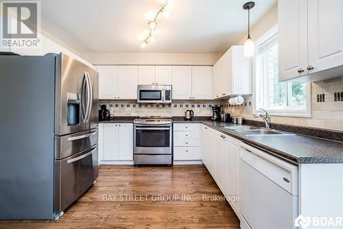 28 Shalom Way, Barrie, ON - Indoor Photo Showing Kitchen With Double Sink