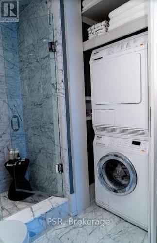 802 - 181 Davenport Road, Toronto, ON - Indoor Photo Showing Laundry Room