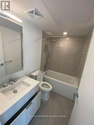 1809 - 25 Richmond Street E, Toronto, ON - Indoor Photo Showing Bathroom