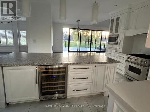 37 Michelangelo Boulevard, Brampton, ON - Indoor Photo Showing Kitchen With Upgraded Kitchen