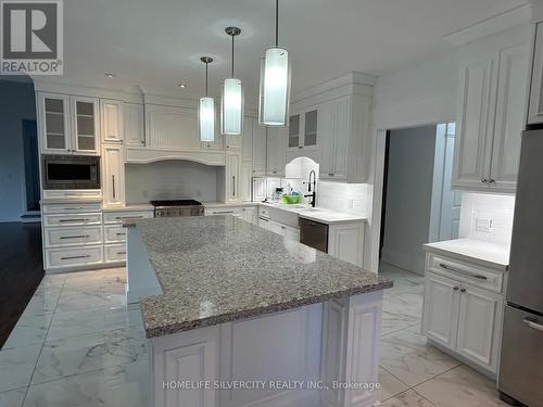 37 Michelangelo Boulevard, Brampton, ON - Indoor Photo Showing Kitchen With Upgraded Kitchen