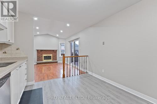 44 Bighorn Crescent, Brampton, ON - Indoor Photo Showing Kitchen