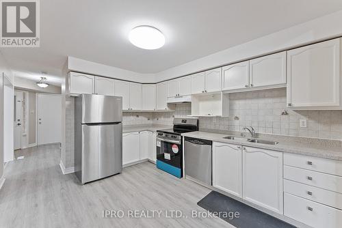 44 Bighorn Crescent, Brampton, ON - Indoor Photo Showing Kitchen With Double Sink