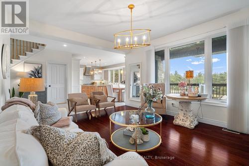 125 Crewson Court, Erin, ON - Indoor Photo Showing Living Room