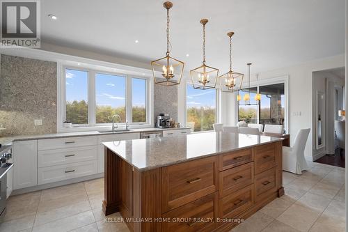 125 Crewson Court, Erin, ON - Indoor Photo Showing Kitchen With Upgraded Kitchen