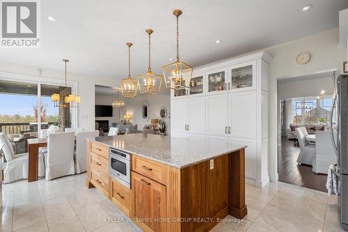 125 Crewson Court, Erin, ON - Indoor Photo Showing Kitchen