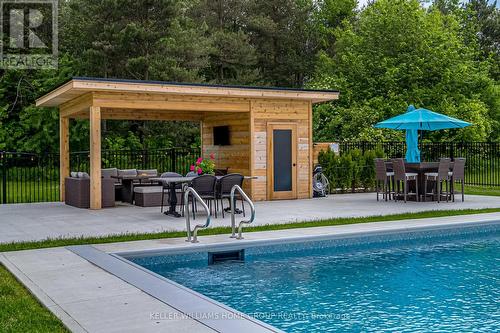 125 Crewson Court, Erin, ON - Outdoor With In Ground Pool