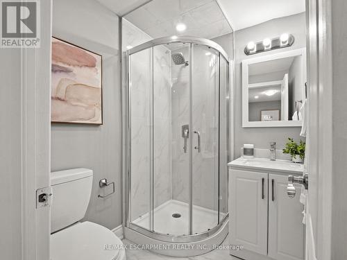 330 Dieppe Street, Welland, ON - Indoor Photo Showing Bathroom