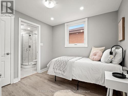 330 Dieppe Street, Welland, ON - Indoor Photo Showing Bedroom