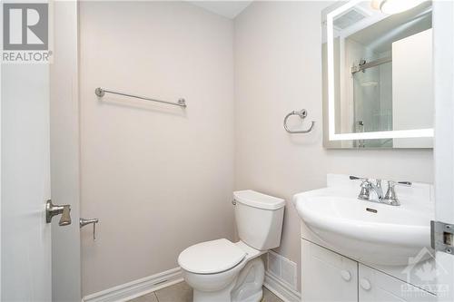 1821 Walkley Road Unit#8, Ottawa, ON - Indoor Photo Showing Bathroom