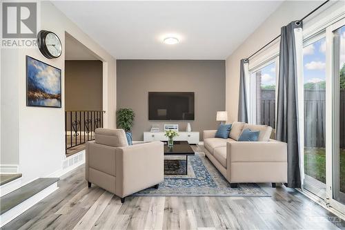 1821 Walkley Road Unit#8, Ottawa, ON - Indoor Photo Showing Living Room