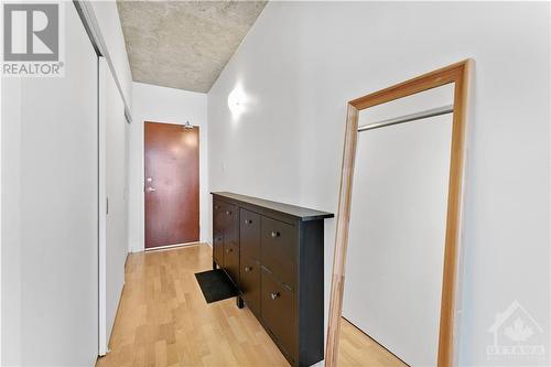 Entrance - 324 Laurier Avenue W Unit#1910, Ottawa, ON - Indoor Photo Showing Other Room