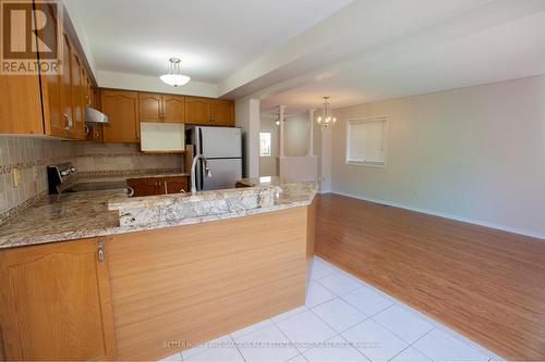 9 Queensland Crescent, Caledon, ON - Indoor Photo Showing Kitchen