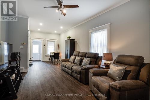 94 Pleasant Avenue, St. Catharines, ON - Indoor Photo Showing Living Room