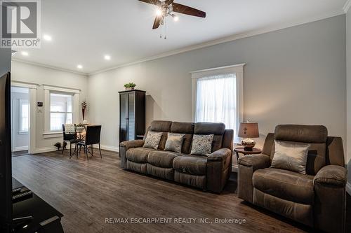 94 Pleasant Avenue, St. Catharines, ON - Indoor Photo Showing Living Room