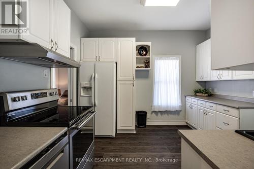 94 Pleasant Avenue, St. Catharines, ON - Indoor Photo Showing Kitchen