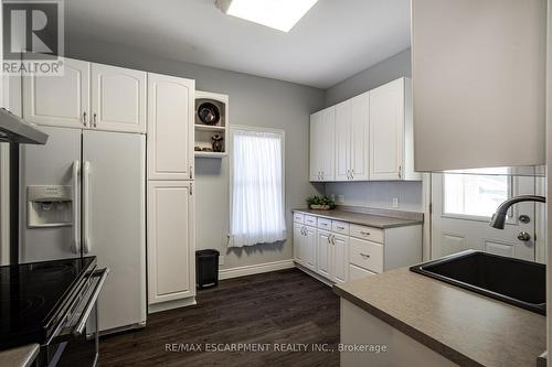 94 Pleasant Avenue, St. Catharines, ON - Indoor Photo Showing Kitchen