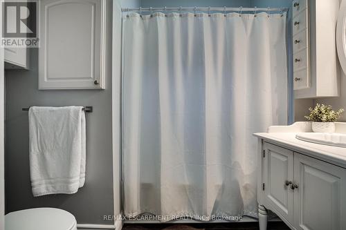 94 Pleasant Avenue, St. Catharines, ON - Indoor Photo Showing Bathroom