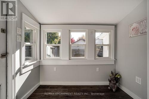 94 Pleasant Avenue, St. Catharines, ON - Indoor Photo Showing Other Room