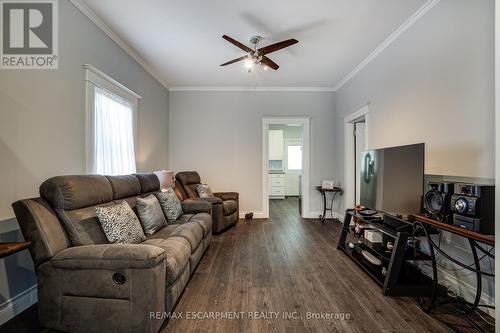 94 Pleasant Avenue, St. Catharines, ON - Indoor Photo Showing Living Room