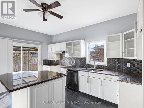 32 Donker Drive, St. Thomas, ON - Indoor Photo Showing Kitchen With Double Sink With Upgraded Kitchen