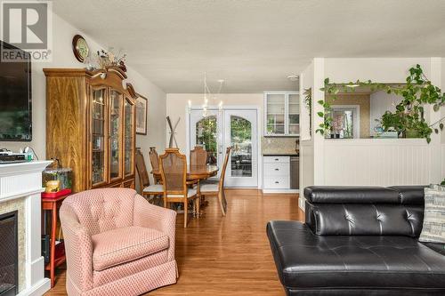 3803 35A Street, Vernon, BC - Indoor Photo Showing Living Room