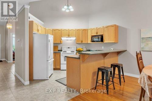 21 - 25 Heartwood Drive, Belleville, ON - Indoor Photo Showing Kitchen