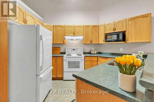 21 - 25 Heartwood Drive, Belleville, ON - Indoor Photo Showing Kitchen