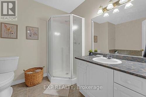 21 - 25 Heartwood Drive, Belleville, ON - Indoor Photo Showing Bathroom