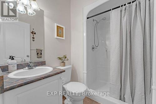 21 - 25 Heartwood Drive, Belleville, ON - Indoor Photo Showing Bathroom