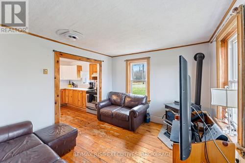 3761 Battersea Road, South Frontenac (Frontenac South), ON - Indoor Photo Showing Living Room