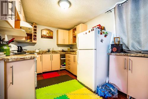 27 Fitzgerald Street, St. Catharines (451 - Downtown), ON - Indoor Photo Showing Kitchen