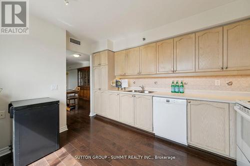 708 - 4640 Kimbermount Avenue, Mississauga, ON - Indoor Photo Showing Kitchen With Double Sink