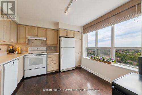 708 - 4640 Kimbermount Avenue, Mississauga, ON - Indoor Photo Showing Kitchen