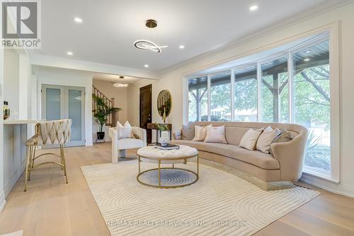 5133 Cherryhill Cres, Burlington, ON - Indoor Photo Showing Living Room