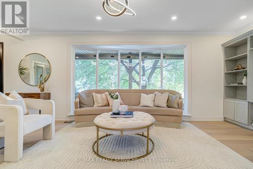 5133 Cherryhill Cres, Burlington, ON - Indoor Photo Showing Living Room